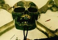 Объемная фигура черепа с костями для ООО «Модуль-Про» — изделие под углом