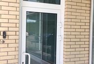 ​Накатка логотипа из пленки на стекло над входом в «Face Smile Center» — вид 2