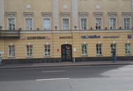 Вывеска ВИНОТЕКА для магазина «Добровин» — вид издалека 2