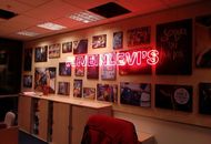 Неоновая вывеска для Levi’s — вид 2