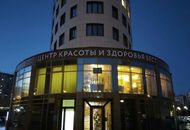 Металлические световые буквы для Центра Красоты и Здоровья Бест — вид издалека 1