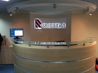 Изготовление и монтаж интерьерной вывески для «Recordati»